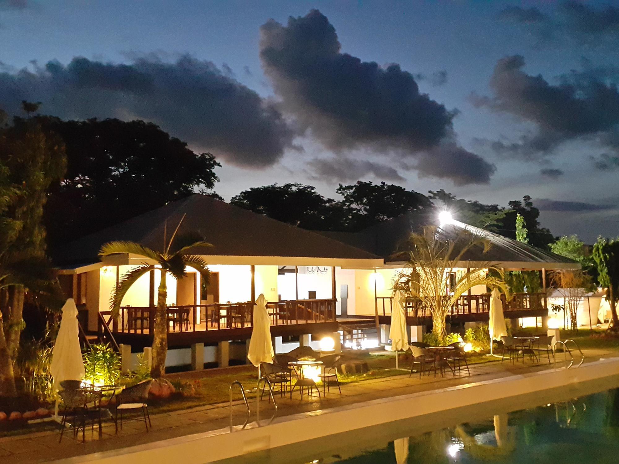 Blue Hotel And Resort Calamba  Exterior photo